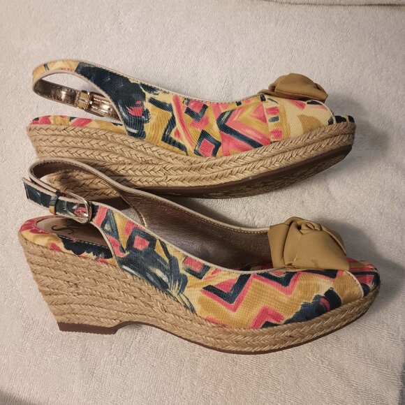 Sofft Marcela Floral Peep Toe Wedge Slingback Sandals 8 1/2M. Size 8 1/2M/2M